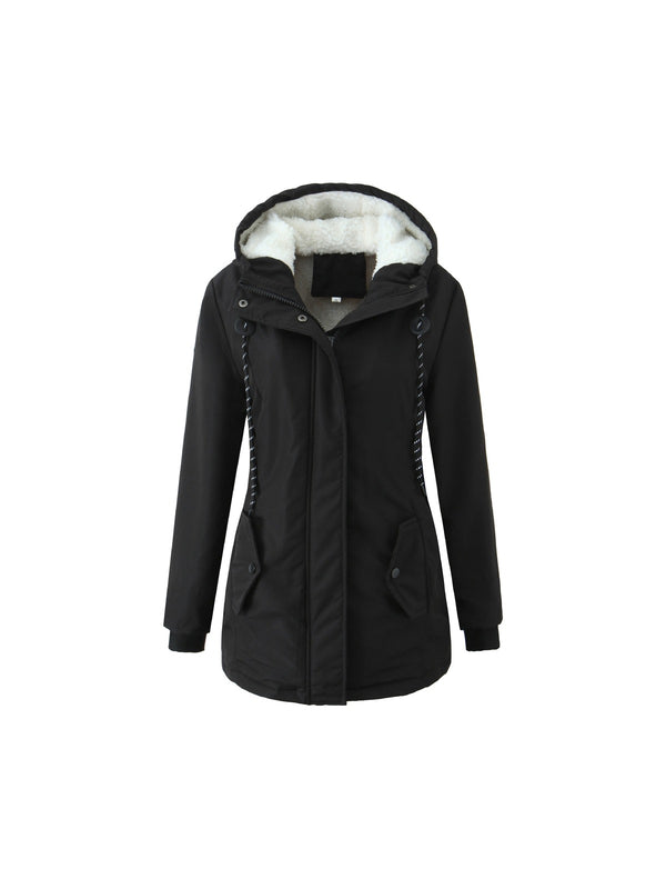 Hedda Parka mit Kapuze und Teddyfutter in Schwarz, freigestellt auf Weiß