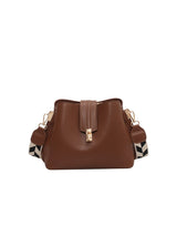 Juna – Bucket Bag mit breitem Schulterriemen, Packshot